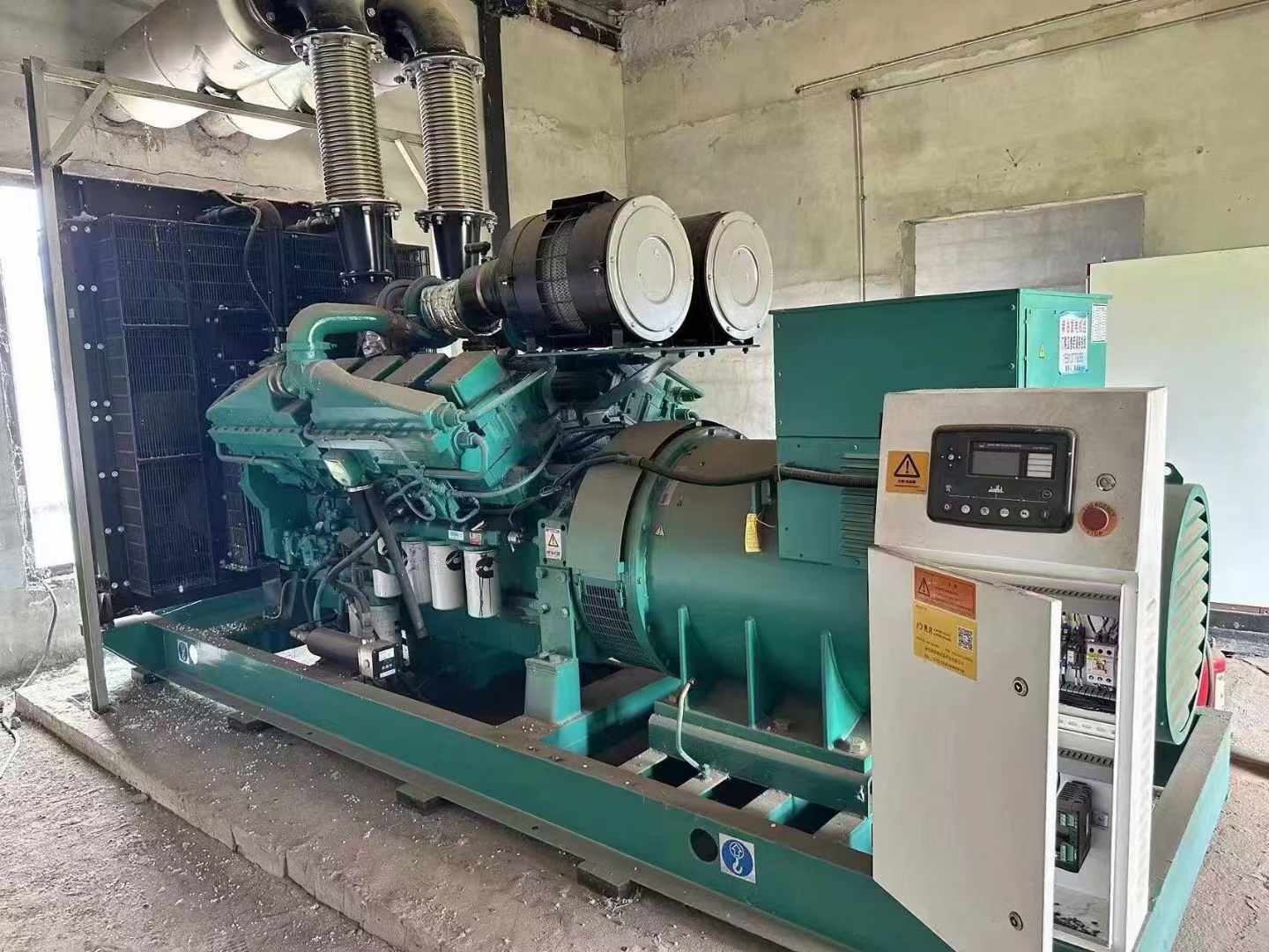 静安无功补偿装置的性能评估需要考虑哪些因素？