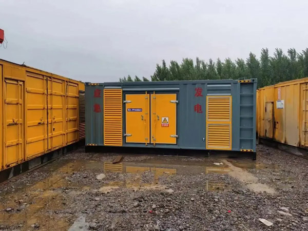 静安柴油发电机如何判断干式空气滤清器是否需要更换？