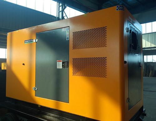 静安汽油发电机组电瓶电解液的密度应该保持在什么范围？